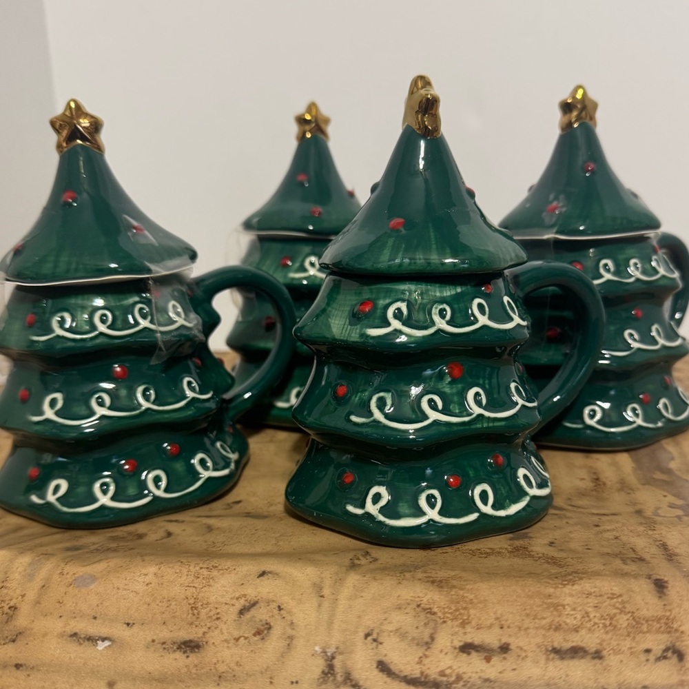 Set of 4 Wondershop Christmas Tree Lidded Mugs with Gold Stars